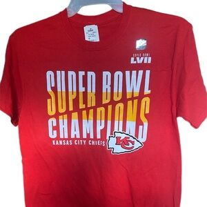 Gildan Red Super Bowl Champions Tee Med. Short Sleeve.